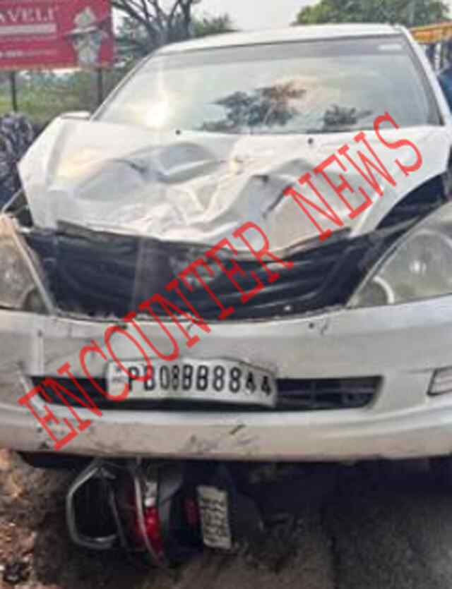 Jalandhar: Activa और Car में हुई भीषण टक्कर, एक की मौत