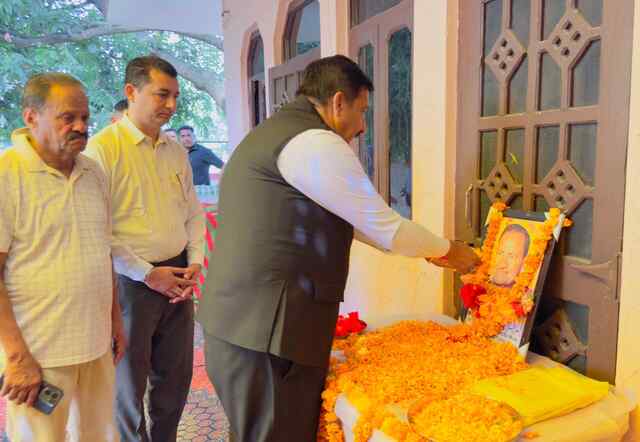उपमुख्यमंत्री ने पूर्व विधायक स्वर्गीय गणेश दत्त भरवाल के आवास पहुंचकर व्यक्त की शोक संवेदनाएं