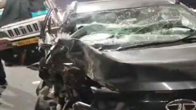 तेज रफ्तार कार ने पुल किनारे खड़ी Pickup को मारी टक्कर, 2 युवक घायल तेज रफ्तार कार ने पुल किनारे खड़ी Pickup को मारी टक्कर, 2 युवक घायल
