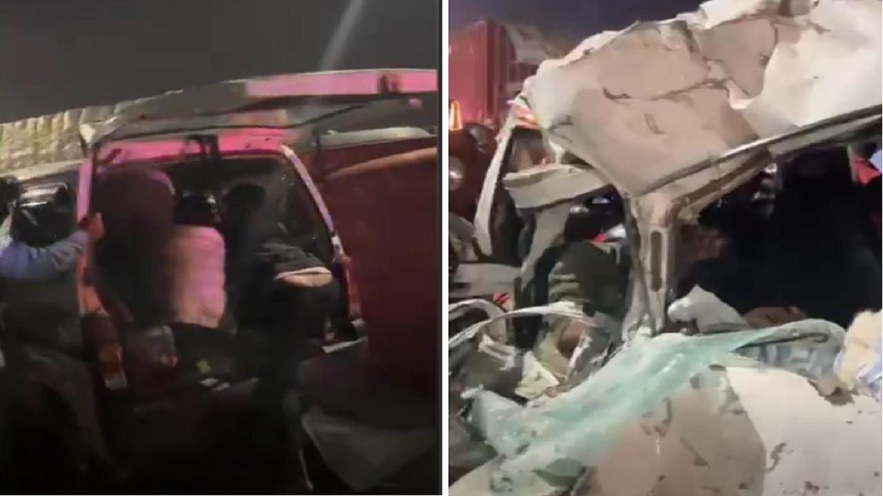 Thar और van में टक्कर, गाड़ी काटकर निकाले शव