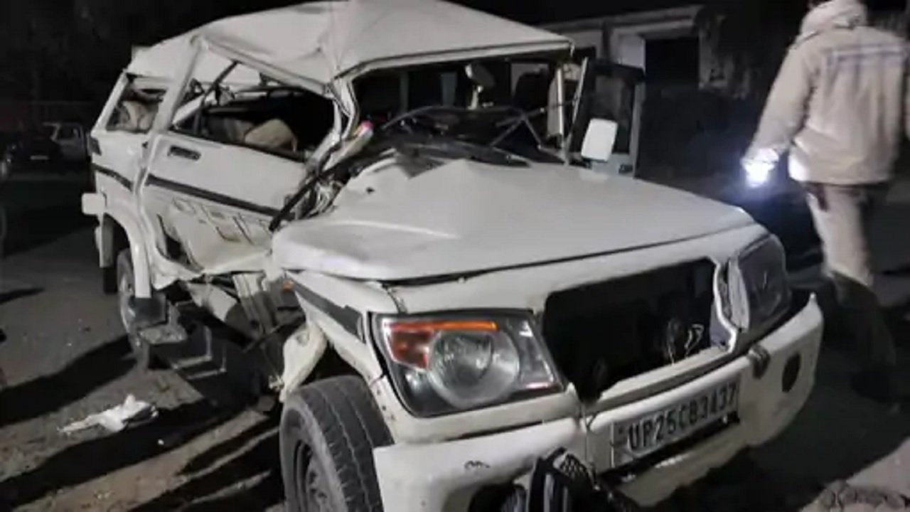 खुशियां मातम में बदली, खड़े Truck से टकराई Car, दूल्हे की मौत