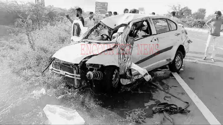 सुबह-सुबह हुआ हादसाः Car पलटने से 5 लोगों की हुई मौत