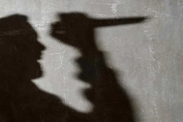 कांग्रेस पार्षद के पति की बीच सड़क चाकू मारकर हत्या