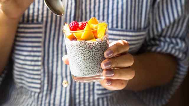 पानी ही नहीं दही में Chia Seeds मिलाकर खाने से मिलेंगे ढेरों Health Benefits