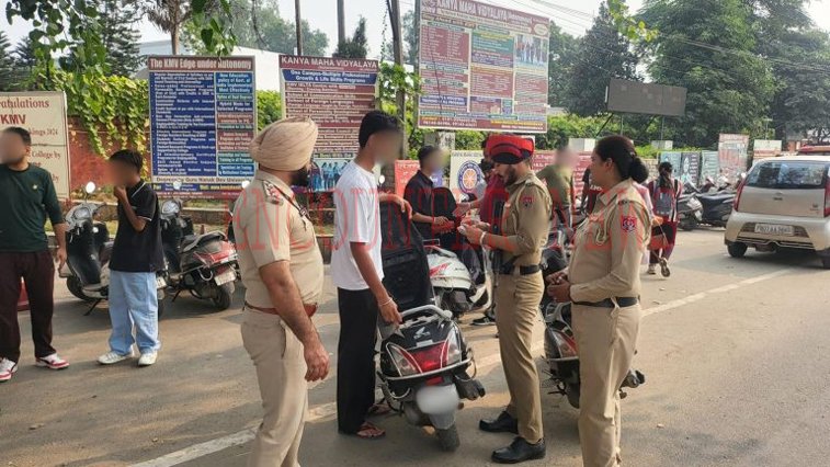 Jalandhar News: महिलाओं से छेड़छाड़ मामले में एक्शन में आई पुलिस, काटे 284 चालान, किए 80 वाहन जब्त