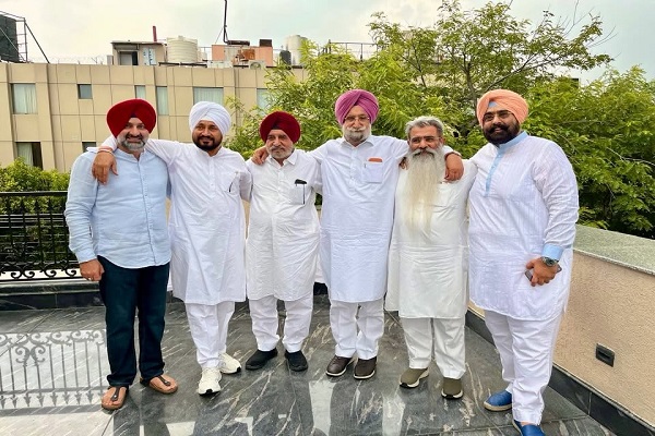 सुखजिंदर रंधावा ने पूर्व सीएम चन्नी से की मुलाकात, पोस्ट शेयर कर लिखा- यूनिटी इज स्ट्रेंथ