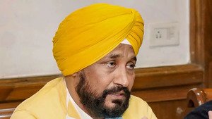 Jalandhar News: MP Charanjit Channi की बढ़ी मुश्किलें, कोर्ट ने जारी किया नोटिस