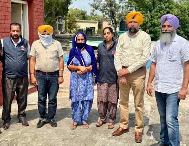 Punjab : धोखाधड़ी करने के मामले में पंचायत सचिव और पूर्व सरपंच गिरफ़्तार