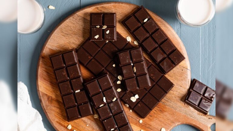 Dark Chocolate खाने वालों के लिए खास खबर, होंगे फायदे