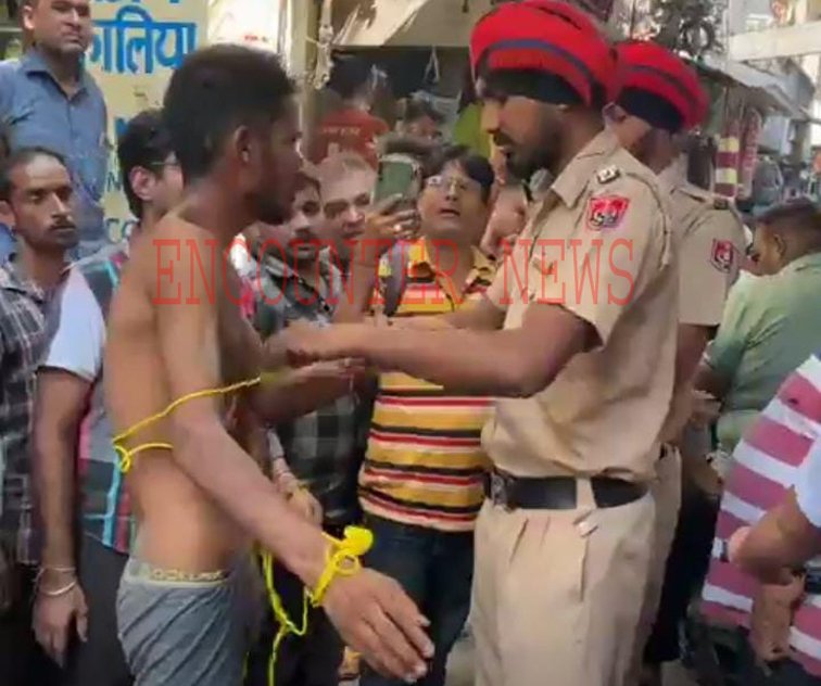 Jalandhar News: दिन दहाड़े सबसे व्यस्त बाजार में दुकान में चोरी करता चोर काबू