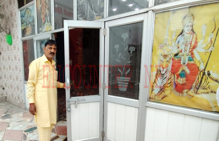 Jalandhar News: मंदिर की तिजोरी से नगदी लेकर चोर फरार, देखें वीडियो