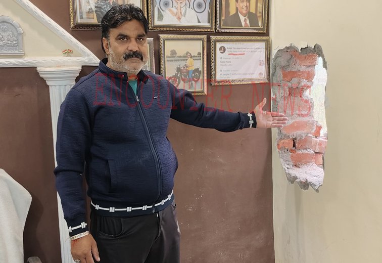 Jalandhar News: प्रॉपर्टी डीलर की दुकान से नगदी लेकर चोर फरार, देखें वीडियो
