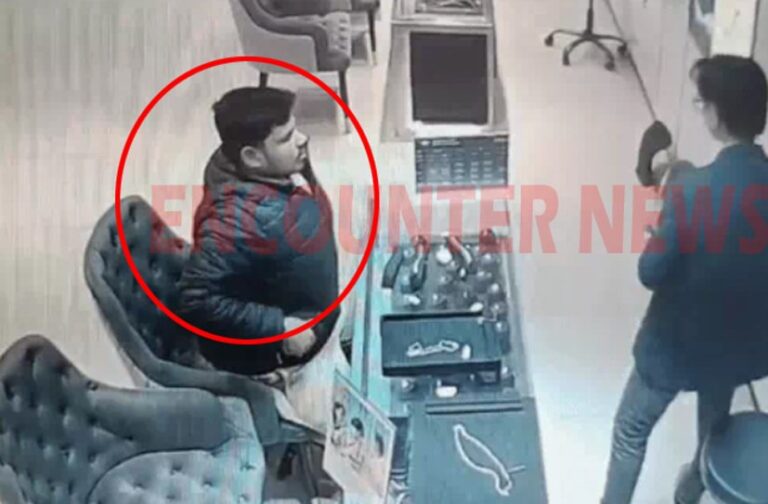 Punjab News: ORRA Fine Jewellery Shop में गहने लेकर शातिर चोर फरार, देखें CCTV