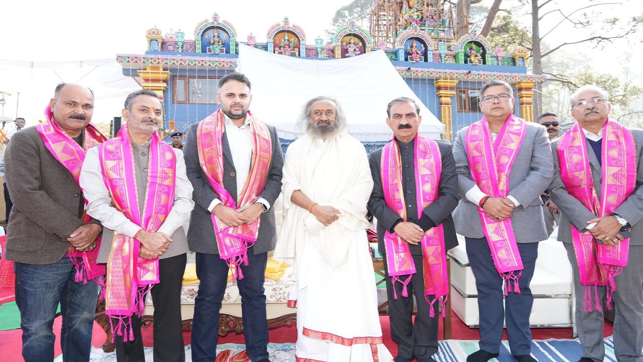 सीएम सुक्खू और श्री श्री रविशंकर ने की मुलाकात, राज्य में नए कॉलेज पर हुई चर्चा