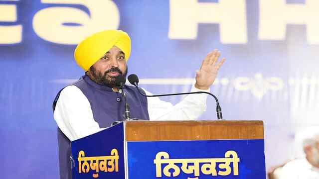 मुख्यमंत्री भगवंत सिंह मान ने वन विभाग के 516 दिहाड़ीदार कामगारों की सेवाओं को नियमित किया, नियमित हुए कर्मचारियों को सौंपे नियुक्ति पत्र