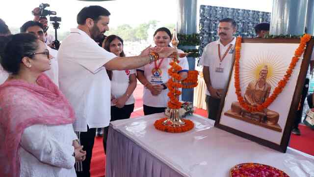 Panchkula हुआ योगमय, राज्य स्तरीय अंतरराष्ट्रीय योग दिवस समारोह में मुख्यमंत्री Nayab Singh Saini ने हजारों लोगों संग किया योग