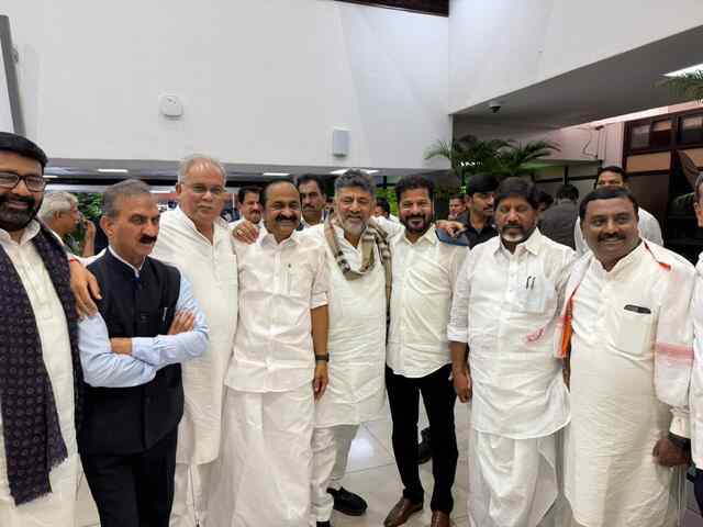 मुख्यमंत्री ने वी.डी. सतीशन को केरलम का मुख्यमंत्री बनने पर बधाई दी