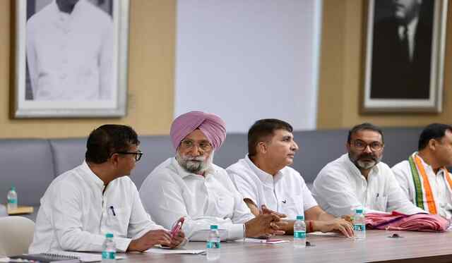 इंदिरा भवन में कांग्रेस ने बुलाई आपातकालीन बैठक, देशभक्ति जन आंदोलन चलाने की तैयारी, देखें वीडियो