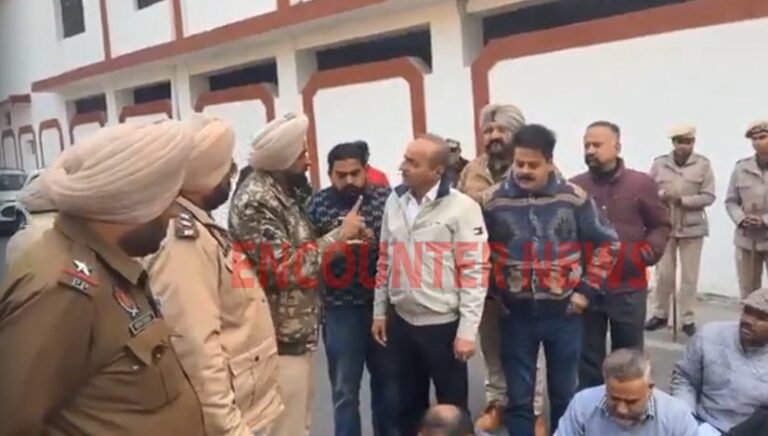Jalandhar News: आप पार्टी में शामिल हुए पार्षद के खिलाफ कांग्रेस का प्रदर्शन, देखें वीडियो  
