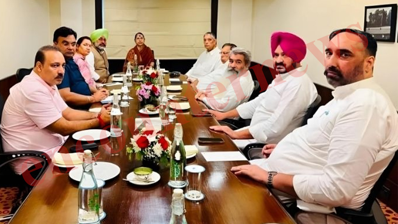 Punjab News: Observer Meeting में kadwal के शामिल होने पर Congress में गुटबाजी तेज