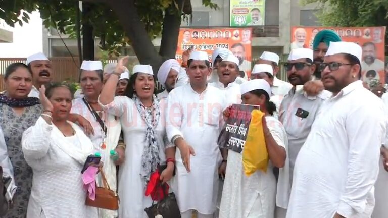 Punjab News: Ravneet Bittu के बयान पर भड़के कांग्रेसियों ने BJP दफ्तर का किया घेराव, देखें वीडियो