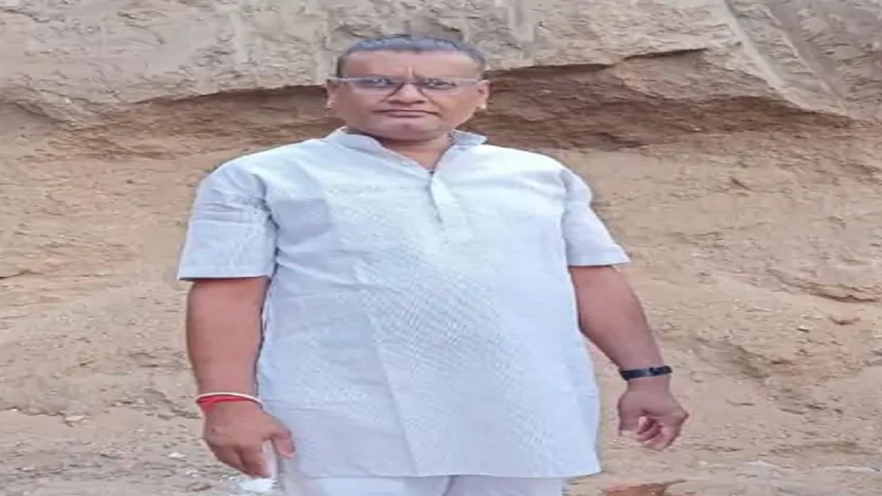 गणतंत्र दिवस समारोह में पार्षद की मौत, परेड करती छात्रा हुई बेहोश