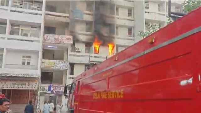 Court परिसर में लगी भीषण आग, कई दस्तावेज जलकर खाक, 8 दमकल गाड़ियां ने पाया काबू