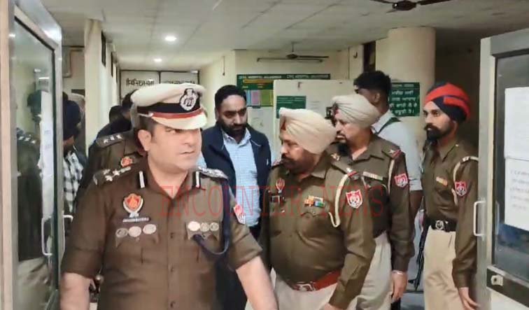 Jalandhar News: घायल पुलिस कर्मियों का हाल जानने पहुंचे, पुलिस CP Swapan Sharma , देखें वीडियो