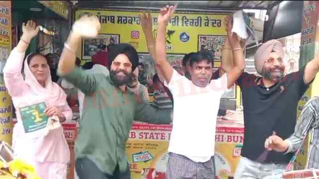 Punjab News: रातोंरात चमकी किस्मत, 6 रुपए में व्यक्ति बना करोड़पति , देखें वीडियो