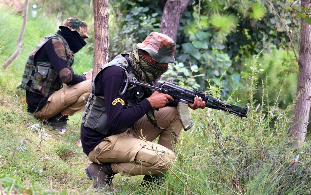 आतंकियों और सुरक्षाबलों के बीच मुठभेड़, दो आतंकी ढेर