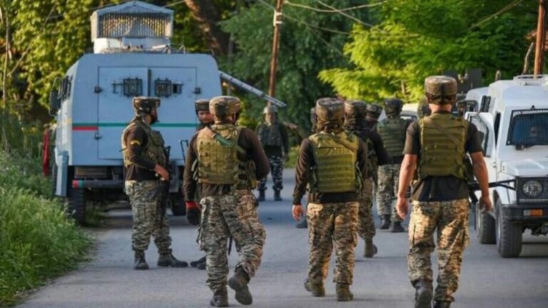 सुरक्षाबलों पर आतंकियों ने किया हमला, CRPF का जवान बलिदान