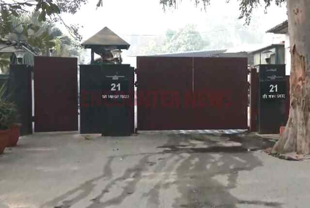 BJP के पूर्व केंद्रीय मंत्री के घर में आग लगने से मची अफरा-तफरी, देखें वीडियो