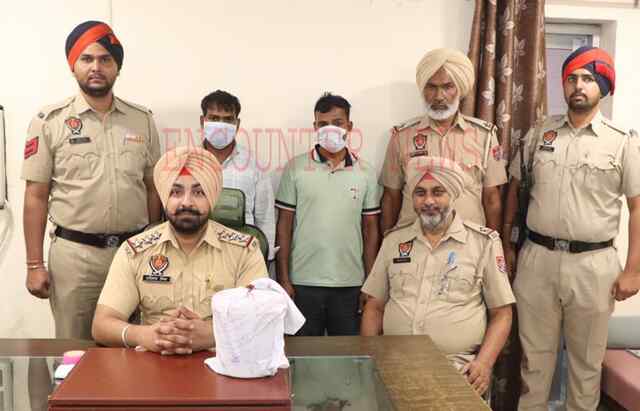 Jalandhar News: Mahindra पिकअप गाड़ी से 2 किलो अफीम बरामद, 2 गिरफ्तार, देखें वीडियो