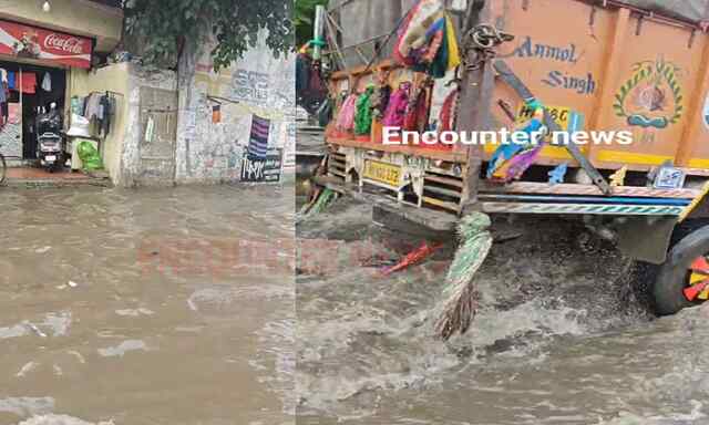 Punjab News: कुछ समय की बरसात ने खोली नगर निगम की पोल, पानी से सड़कें हुई लबालब, देखें Live
