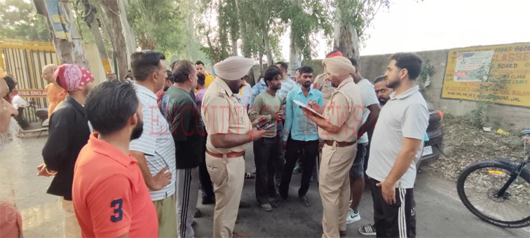 Jalandhar News: ट्रक की चपेट में आने से बच्चे की मौत, चालक काबू, देखें Live