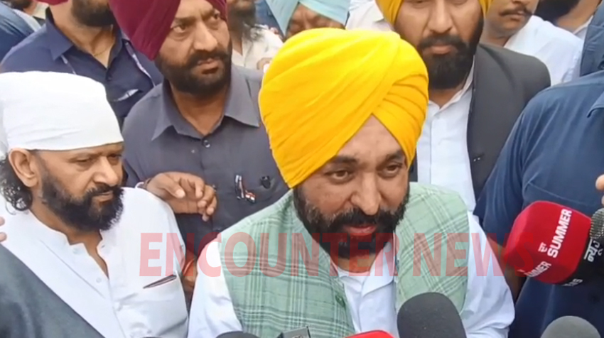 Jalandhar News: गायक हंस राज हंस की पत्नी की अंतिम अरदास पर पहुंचे CM Mann का आया बड़ा बयान, देखें वीडियो