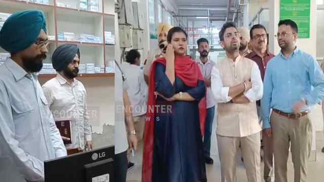 Punjab News: अस्पताल में DC और SDM ने की औचक चैकिंग, स्टाफ में मचा हड़कंप, देखें वीडियो