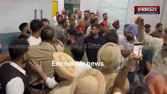 Punjab News: कोर्ट में पेशी के दौरान हुआ हंगामा, एडवोकेट ने जूता कारोबारी प्रिंकल को जड़ा थप्पड़, देखें वीडियो