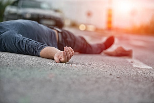 टोल के 130 रुपए को लेकर हुआ विवाद, मैनेजर के ऊपर चढ़ाई गाड़ी, मौत