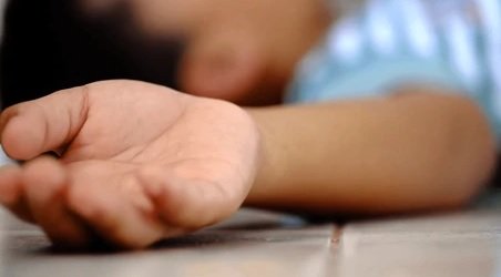 खेलने दौरान 2 वर्षीय बच्चे के साथ हादसा, दर्दनाक मौत