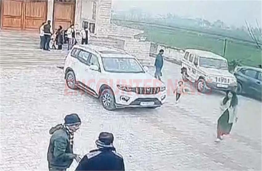 Punjab News: स्कूल मैनेजमेंट की गाड़ी के नीचे आई बच्ची, मौत, देखें वीडियो