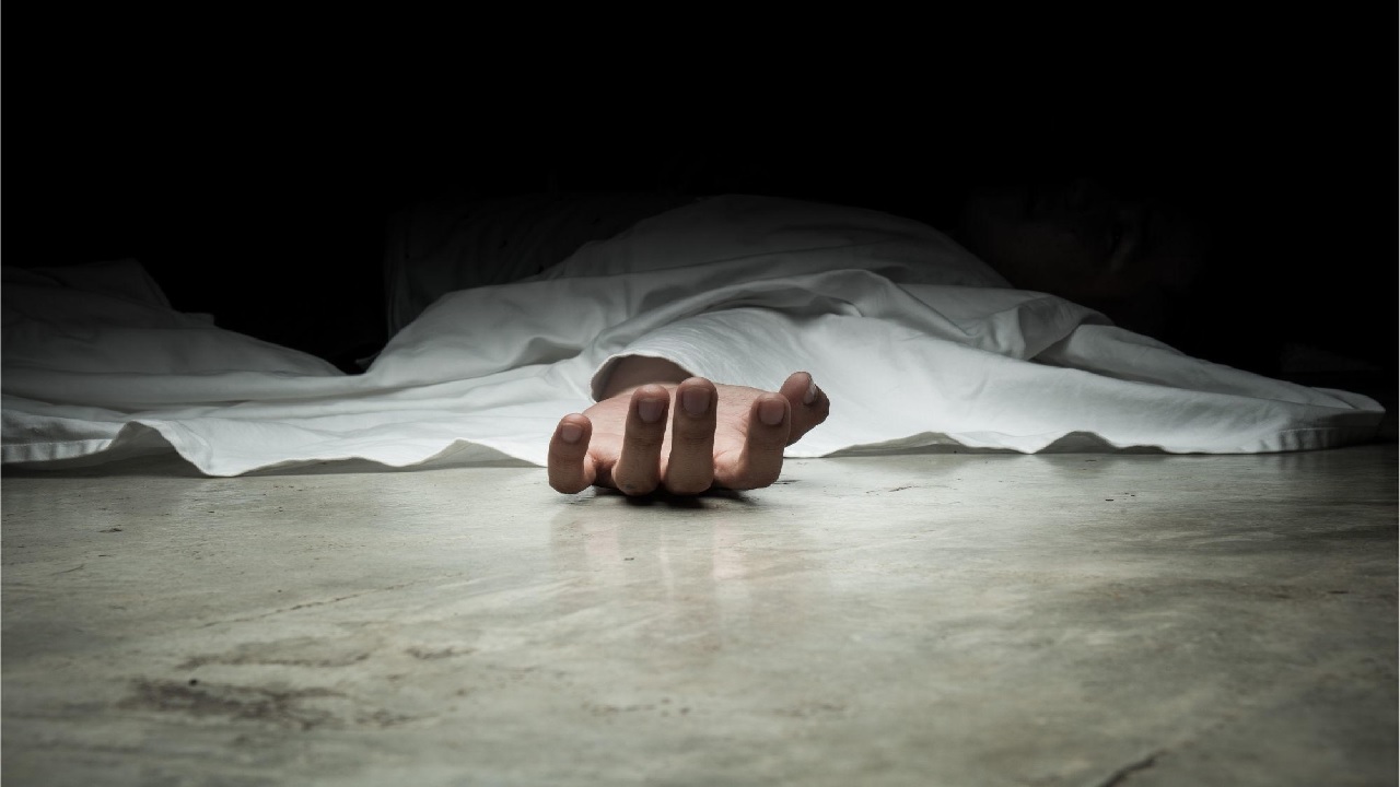 जहरीला सांप काटने के कारण मां-बेटी की दर्दनाक मौ*त, फर्जी डॉक्टर ने किया देसी इलाज