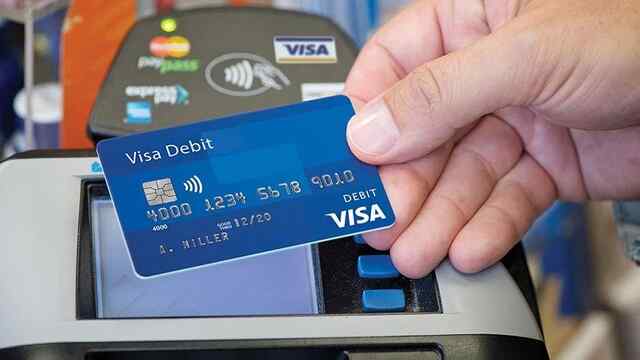 ग्राहकों को बड़ा झटका, Debit Card के इस्तेमाल पर लगेगी इतनी फीस