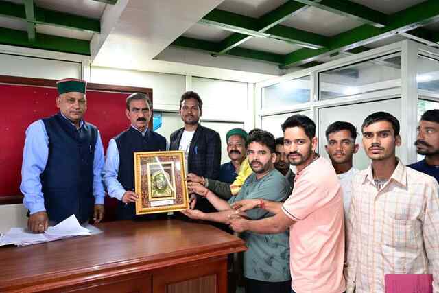कांग्रेस सरकार के प्रयासों से 137 करोड़ रुपये से सुदृढ़ होगी चैल-चौक-जंजैहली सड़कः मुख्यमंत्री