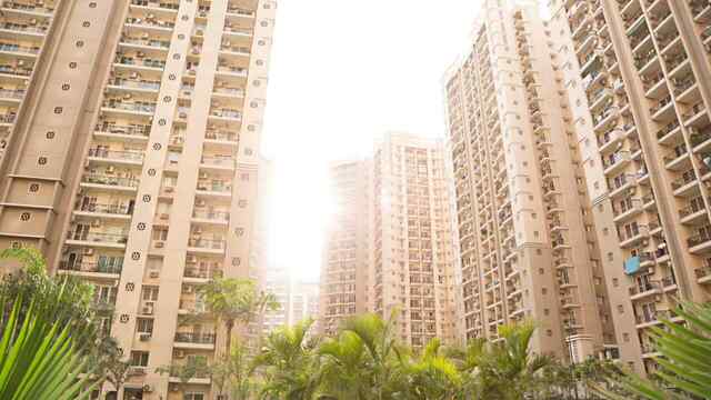10वीं मंजिल से गिरकर 5 साल की बच्ची की मौत, मां को ढूंढ़ते वक्त हुआ हादसा