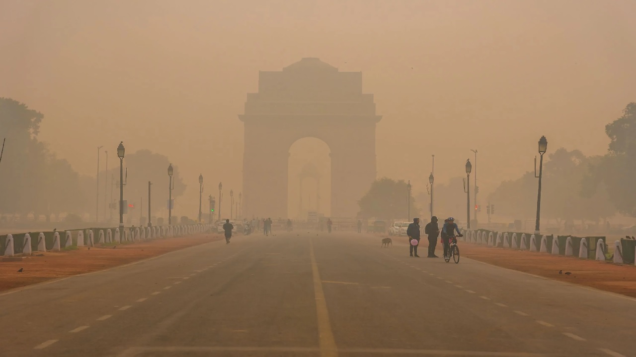 दिवाली से पहले खराब हुई Delhi-NCR की हवा, इन इलाकों में 400 के पार पहुंचा AQI