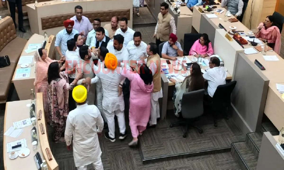 नगर निगम की जनरल हाउस बैठक में हुआ हंगामा, देखें Live