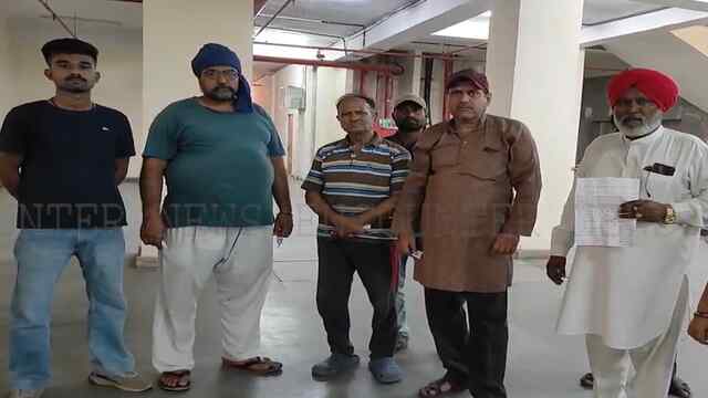 Punjab News : इलाकानिवासियों ने DFSO कार्यालय के बाहर किया प्रदर्शन, देखें वीडियो