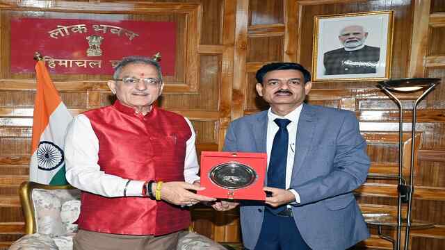 राष्ट्रीय लेखा एवं लेखा परीक्षा अकादमी के महानिदेशक ने राज्यपाल से भेंट की