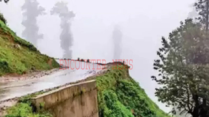 इन जिलों में मंडराया बाढ़ का खतरा, 115 सड़कें बंद, बिजली गुल, फंसे लोग